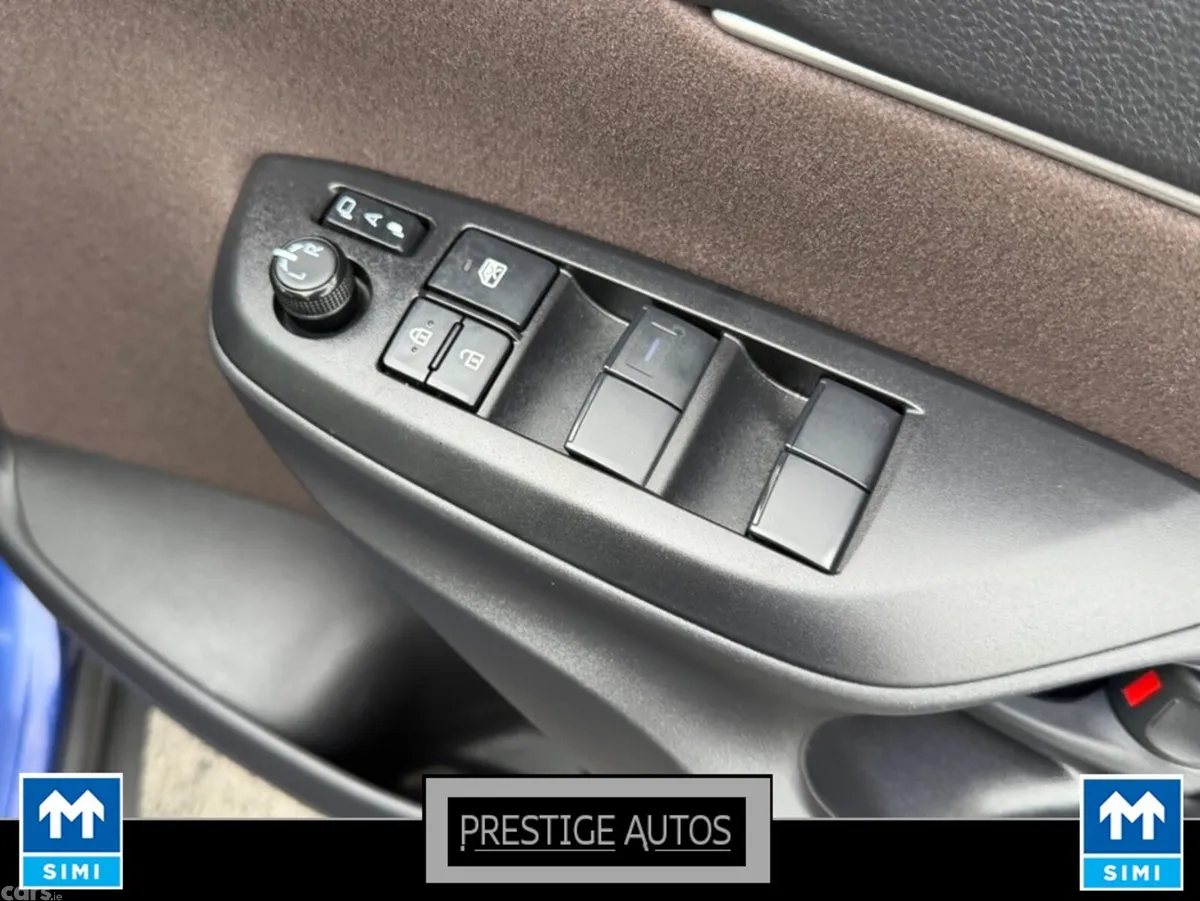 Toyota Yaris Cross SUV, Petrol Hybrid, 2021, Blue