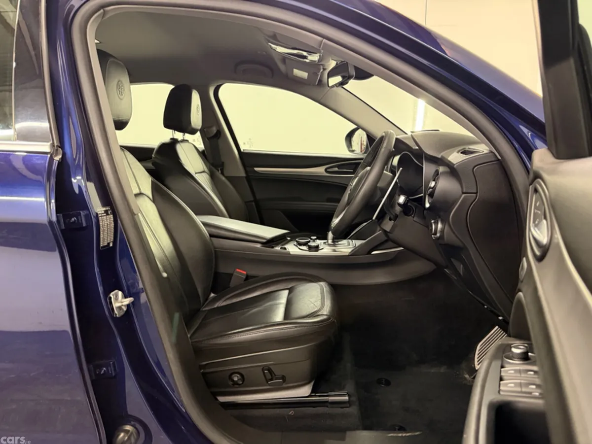 Alfa Romeo Stelvio MPV, Petrol, 2019, Blue
