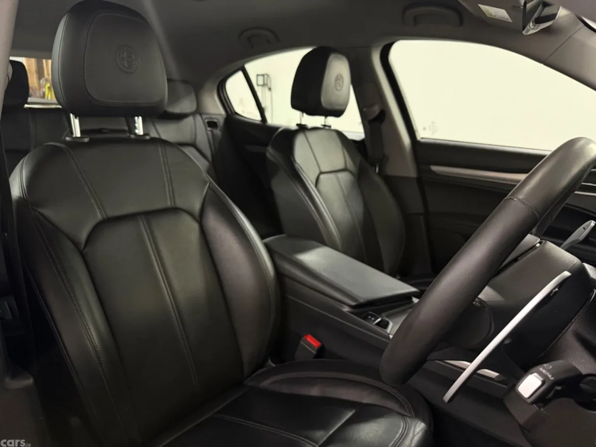 Alfa Romeo Stelvio MPV, Petrol, 2019, Blue