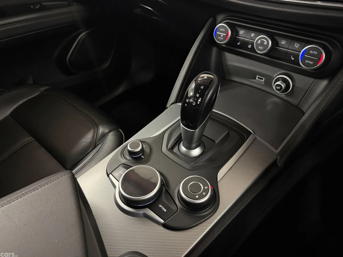 Alfa Romeo Stelvio MPV, Petrol, 2019, Blue