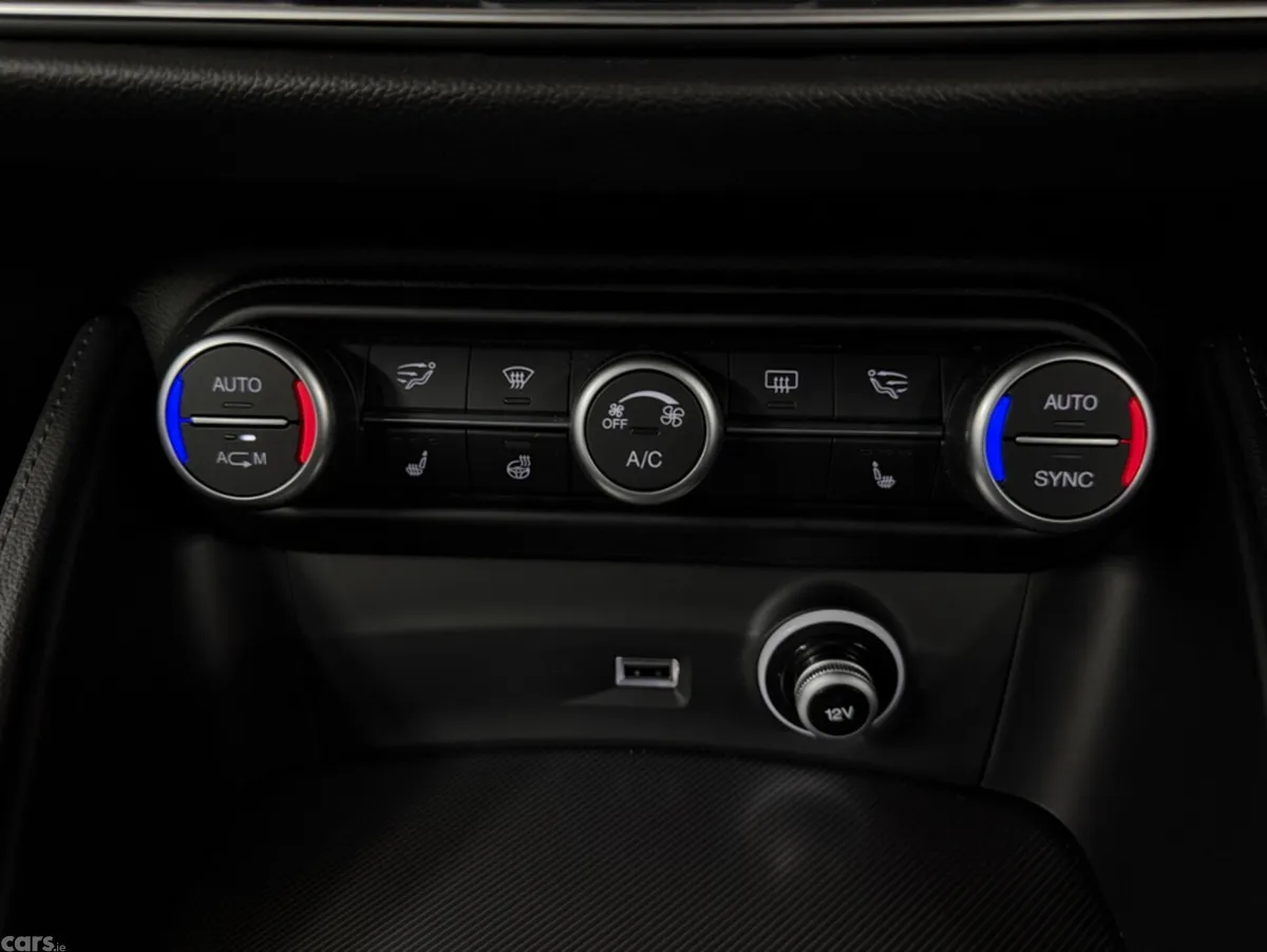 Alfa Romeo Stelvio MPV, Petrol, 2019, Blue