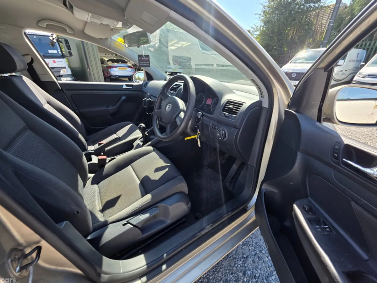 Volkswagen Golf Hatchback, Petrol, 2004, Beige