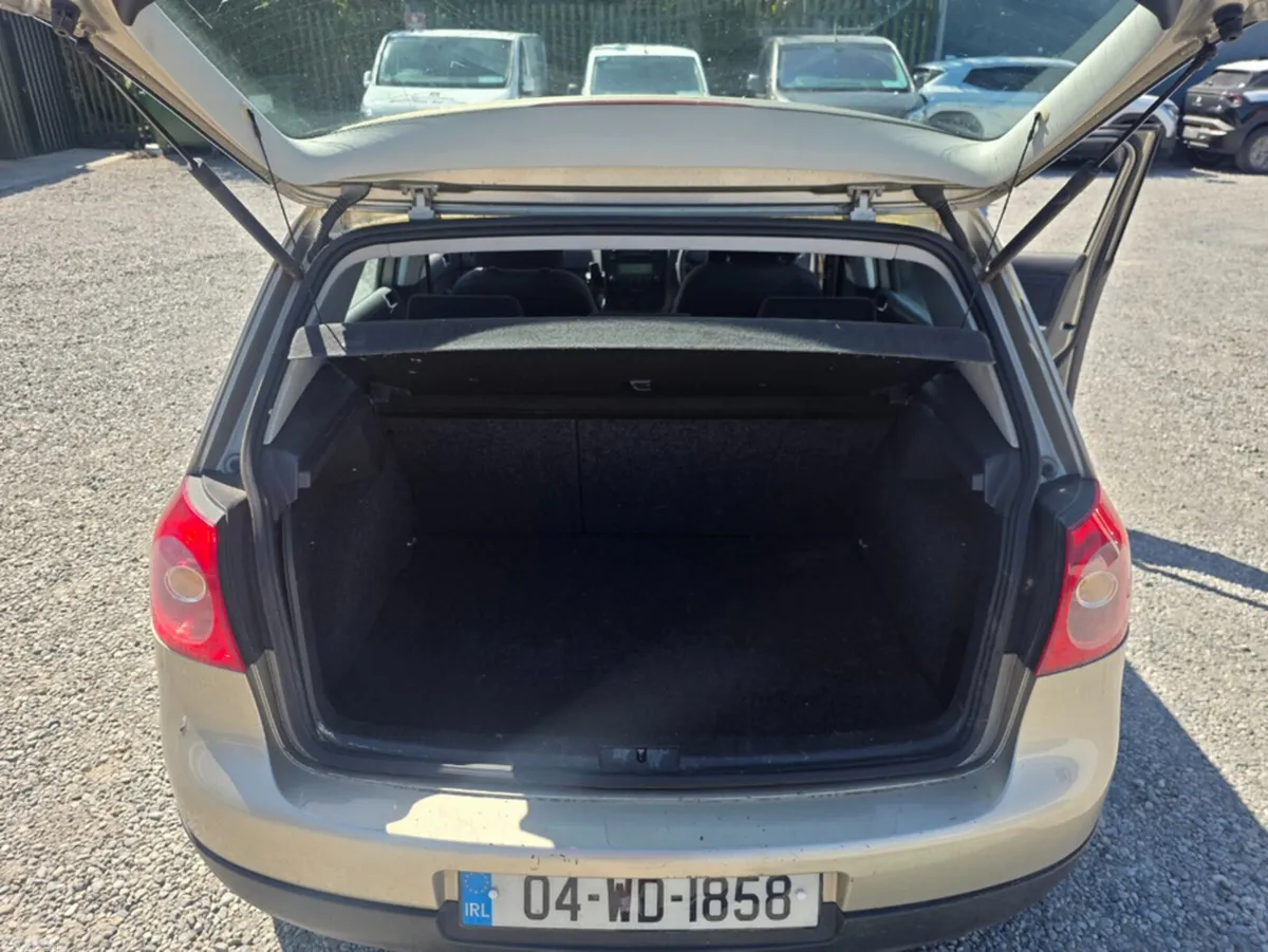 Volkswagen Golf Hatchback, Petrol, 2004, Beige