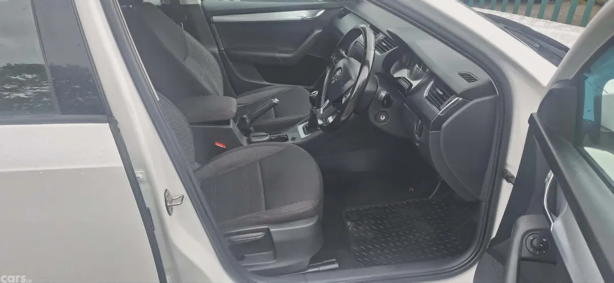 Skoda Octavia Saloon, Diesel, 2018, White