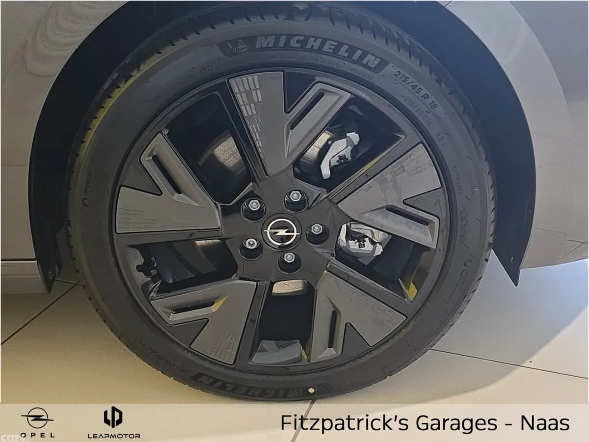 Opel Astra Hatchback, Electric, 2026, Grey