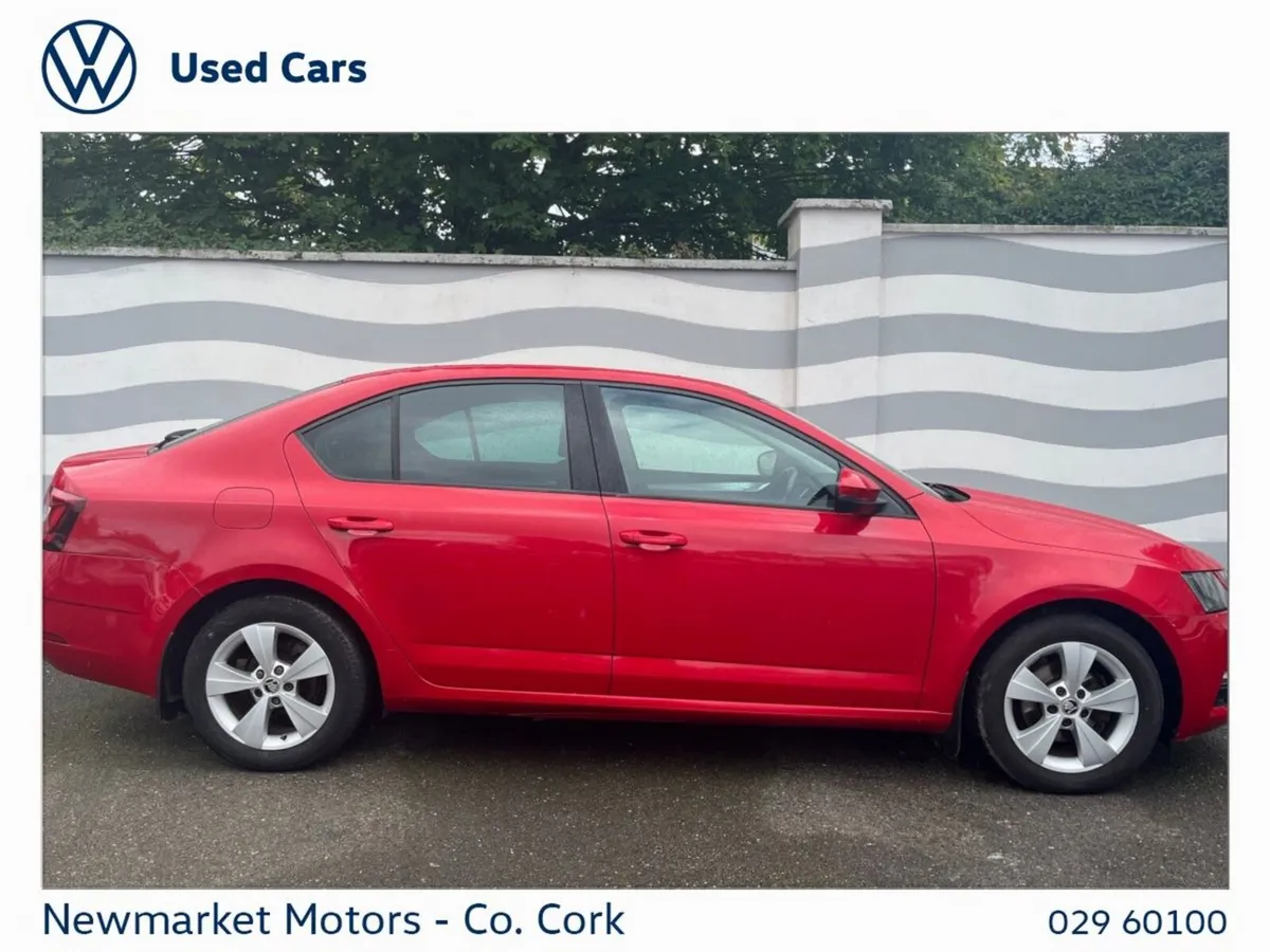 Skoda Octavia Saloon, Diesel, 2019, Red