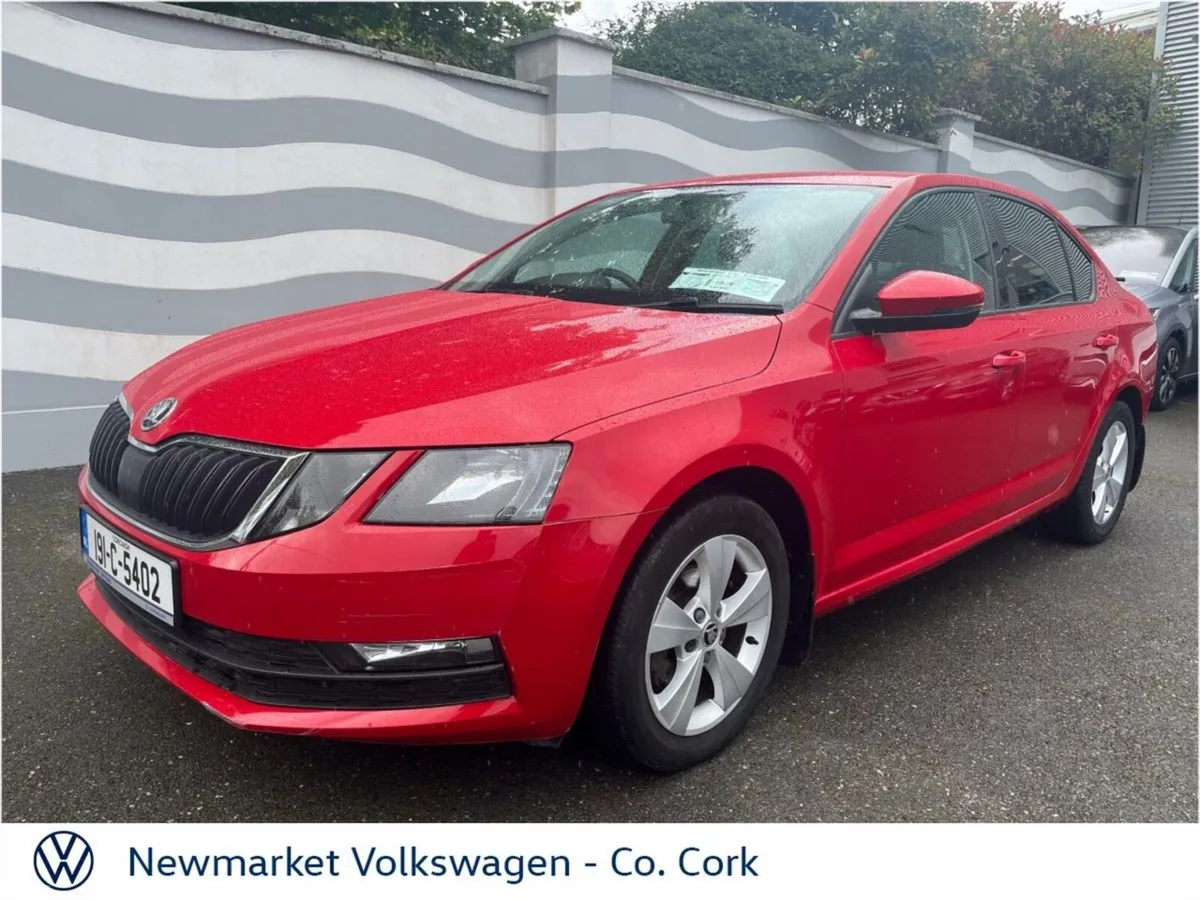 Skoda Octavia Saloon, Diesel, 2019, Red