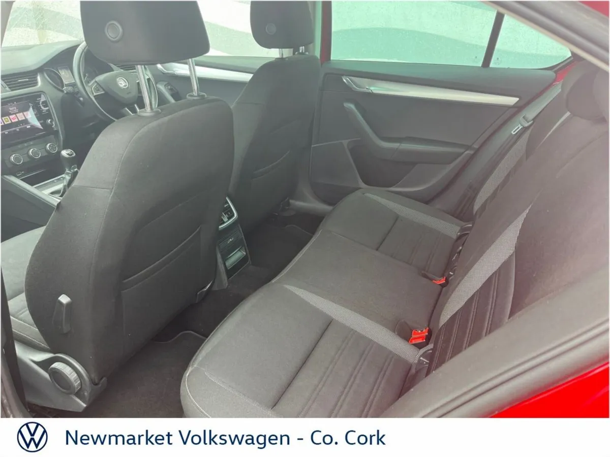 Skoda Octavia Saloon, Diesel, 2019, Red