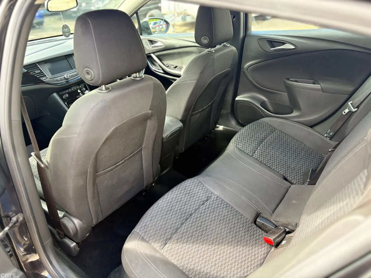 Vauxhall Astra Hatchback, Diesel, 2019, Black