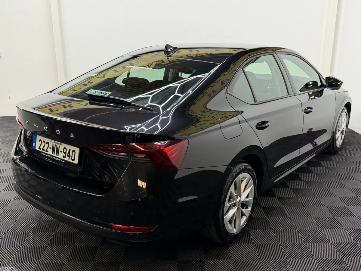 Skoda Octavia Saloon, Petrol, 2022, Black