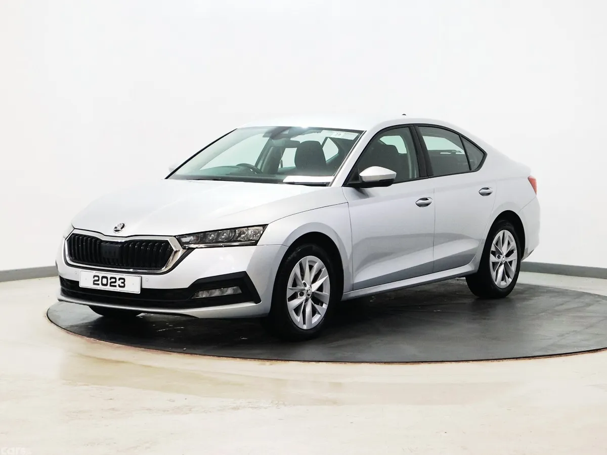Skoda Octavia Saloon, Diesel, 2023, Grey