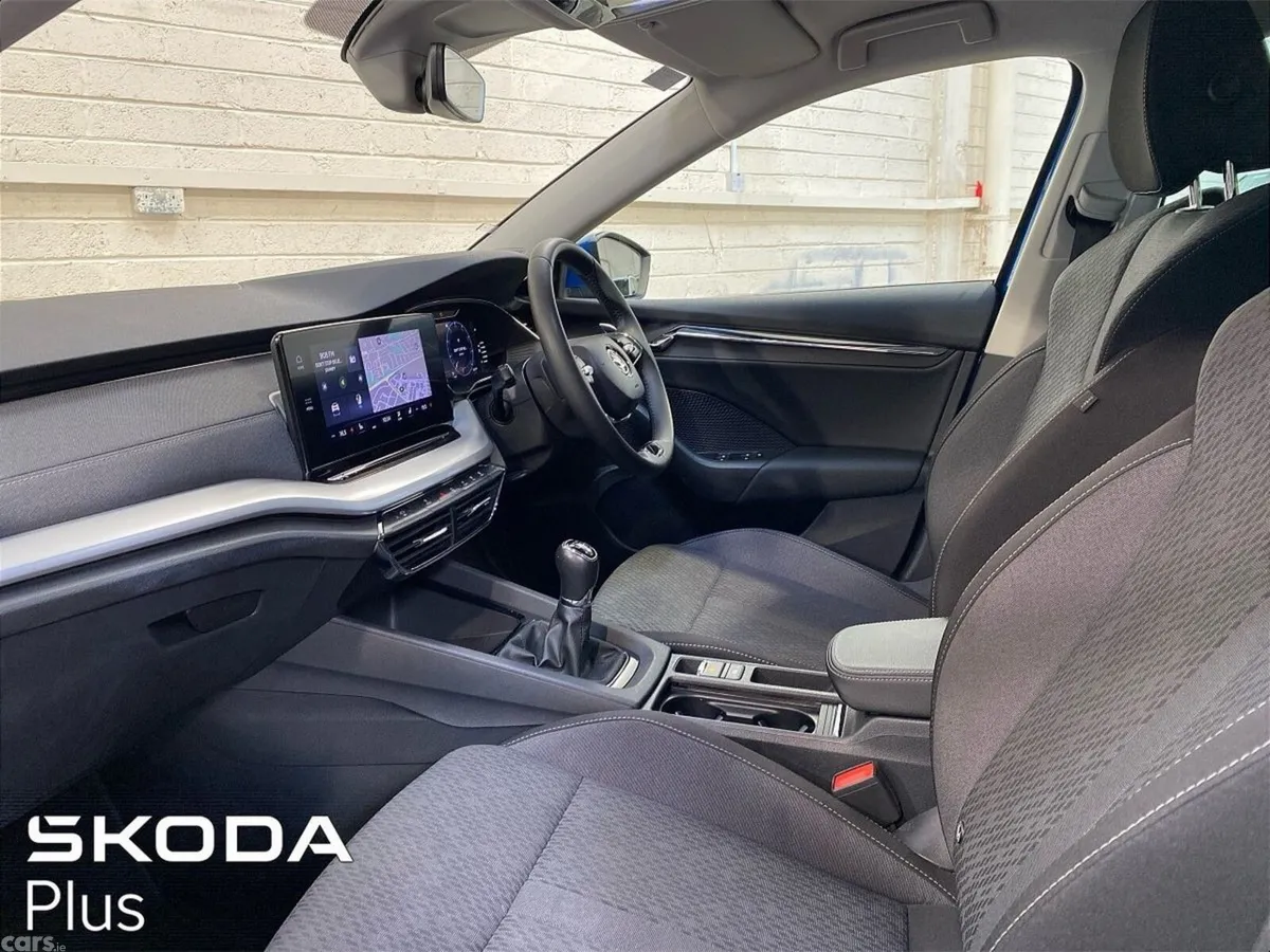 Skoda Octavia Saloon, Petrol, 2023, Blue