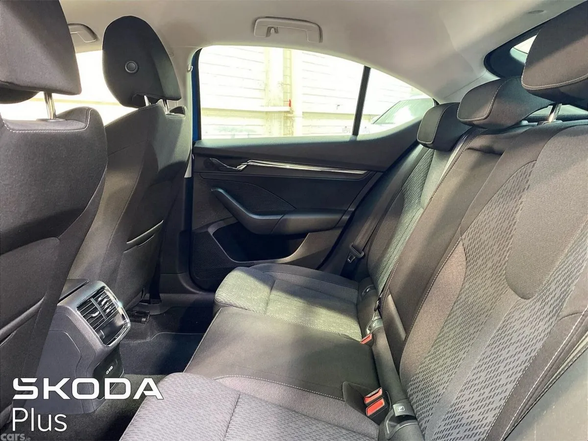 Skoda Octavia Saloon, Petrol, 2023, Blue