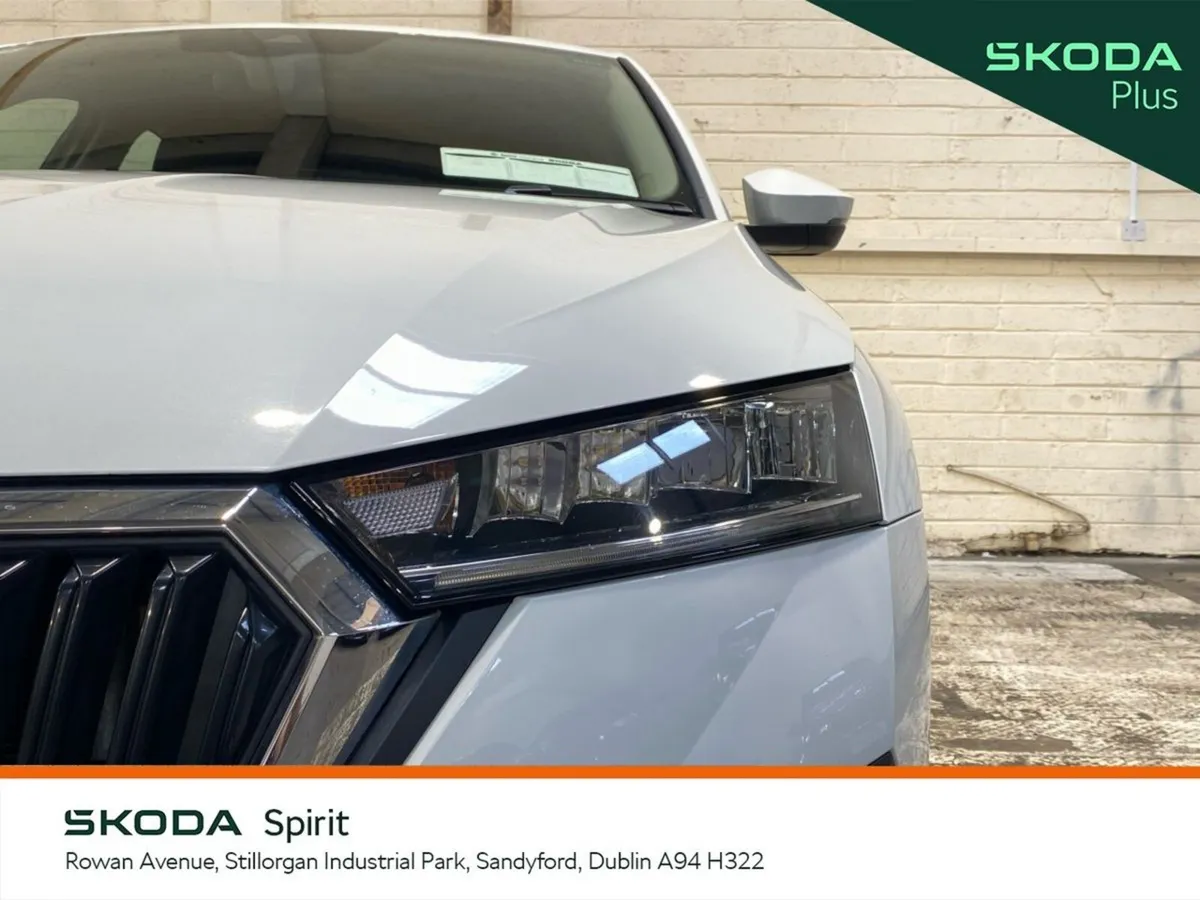 Skoda Octavia Saloon, Petrol Hybrid, 2024, White
