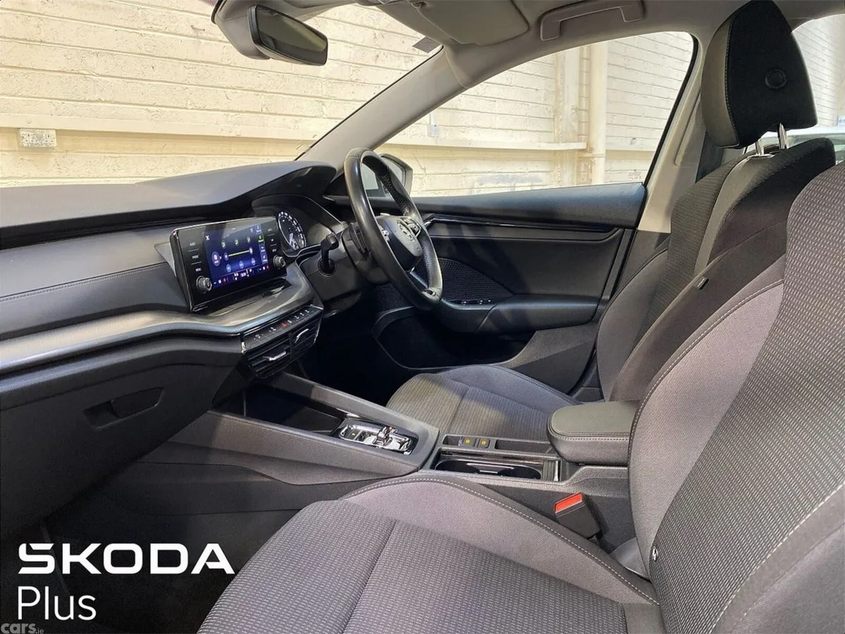 Skoda Octavia Saloon, Petrol Hybrid, 2024, White