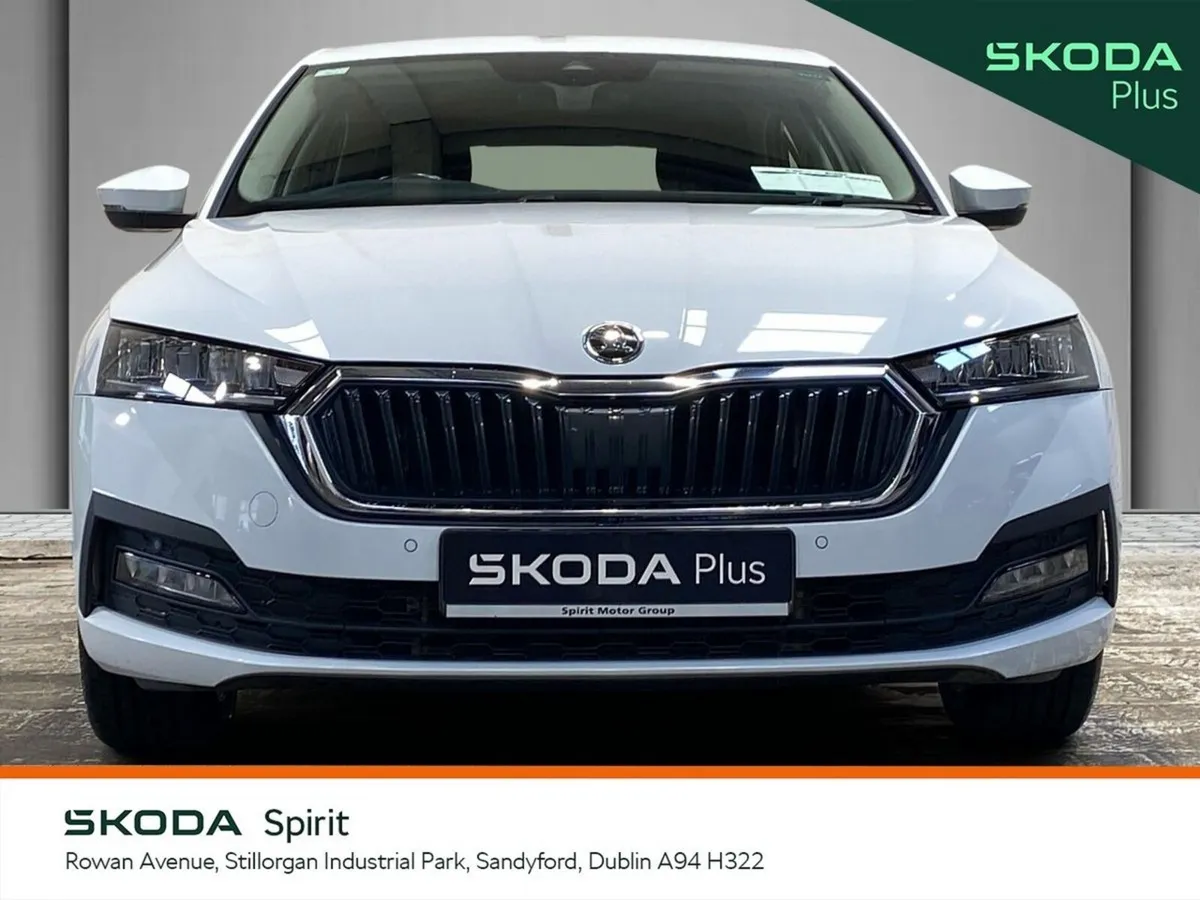 Skoda Octavia Saloon, Petrol Hybrid, 2024, White