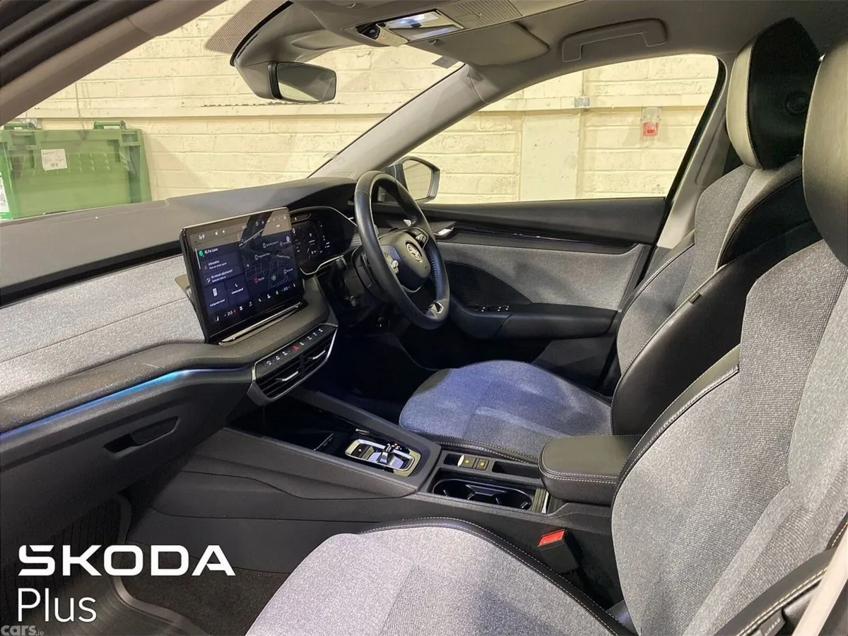 Skoda Octavia Saloon, Diesel, 2024, Grey