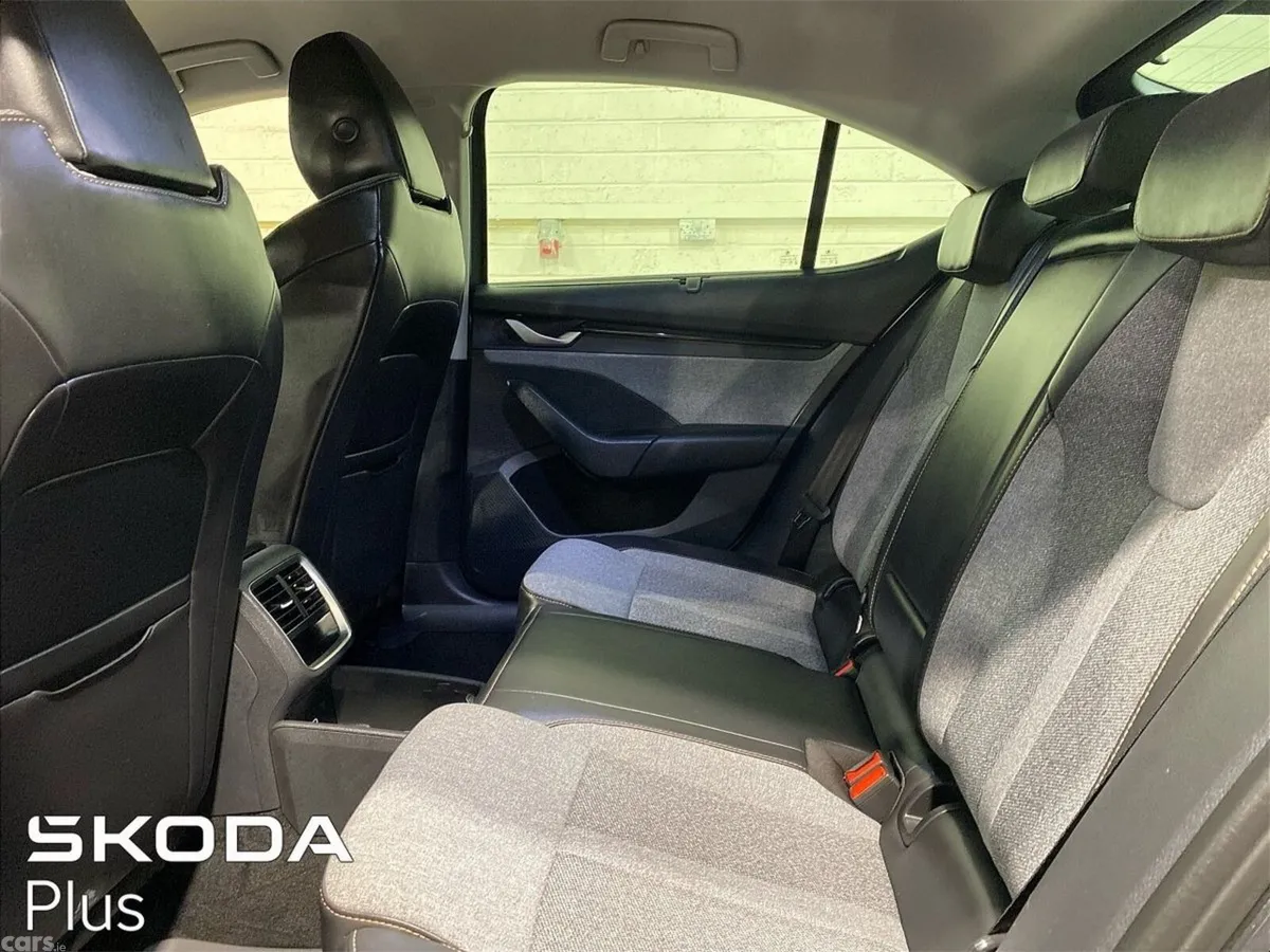 Skoda Octavia Saloon, Diesel, 2024, Grey