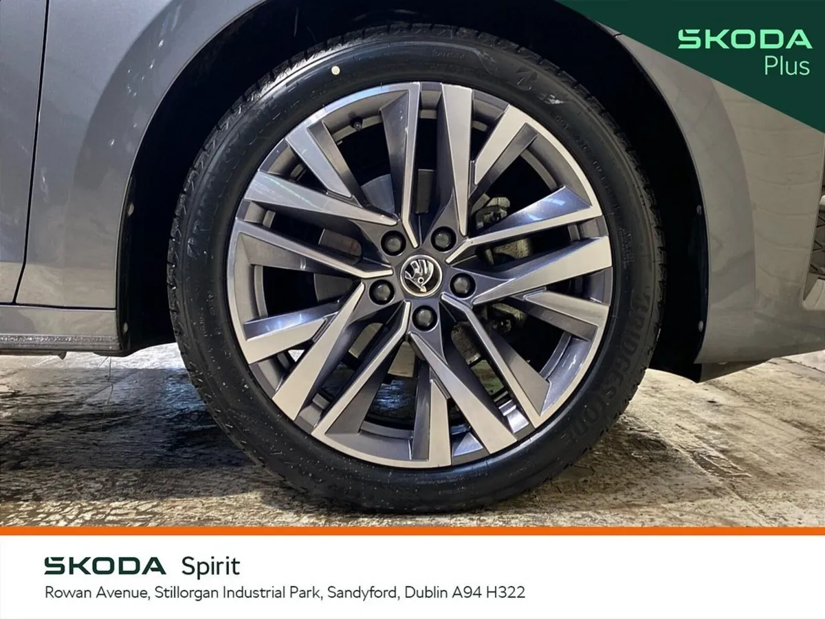Skoda Octavia Saloon, Diesel, 2024, Grey