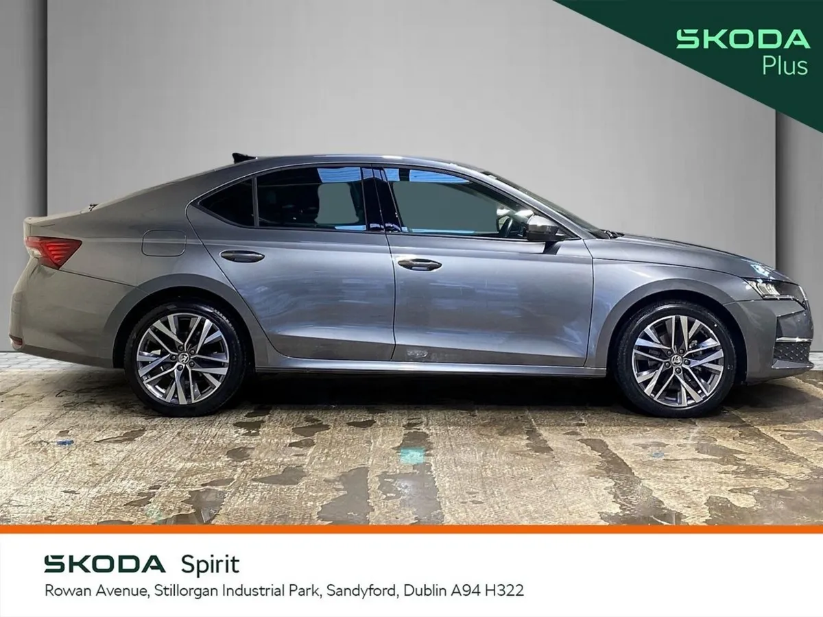 Skoda Octavia Saloon, Diesel, 2024, Grey