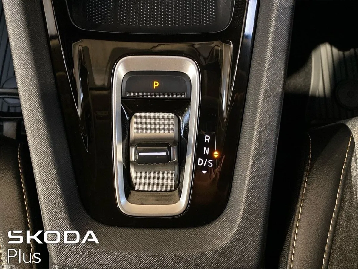 Skoda Octavia Saloon, Diesel, 2024, Grey