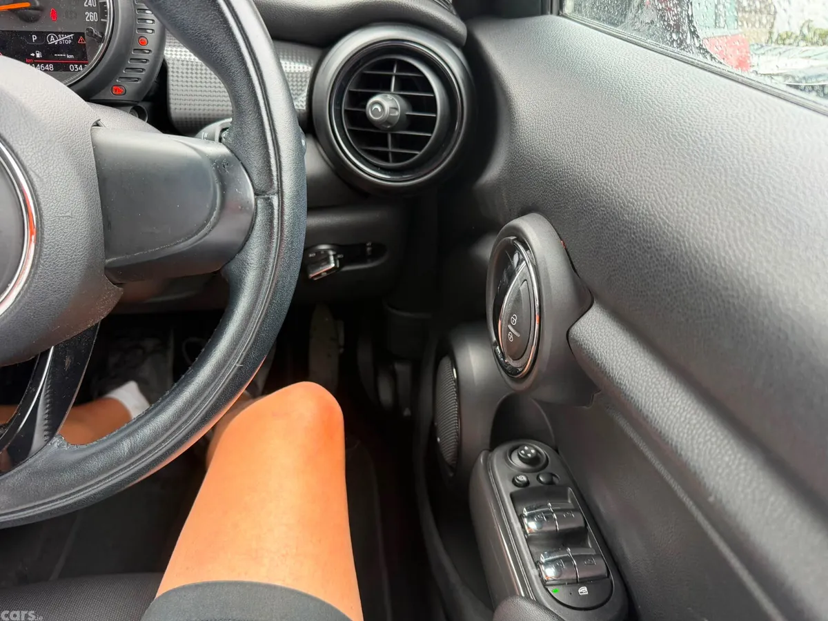 Mini Cooper Hatchback, Petrol, 2017, Red
