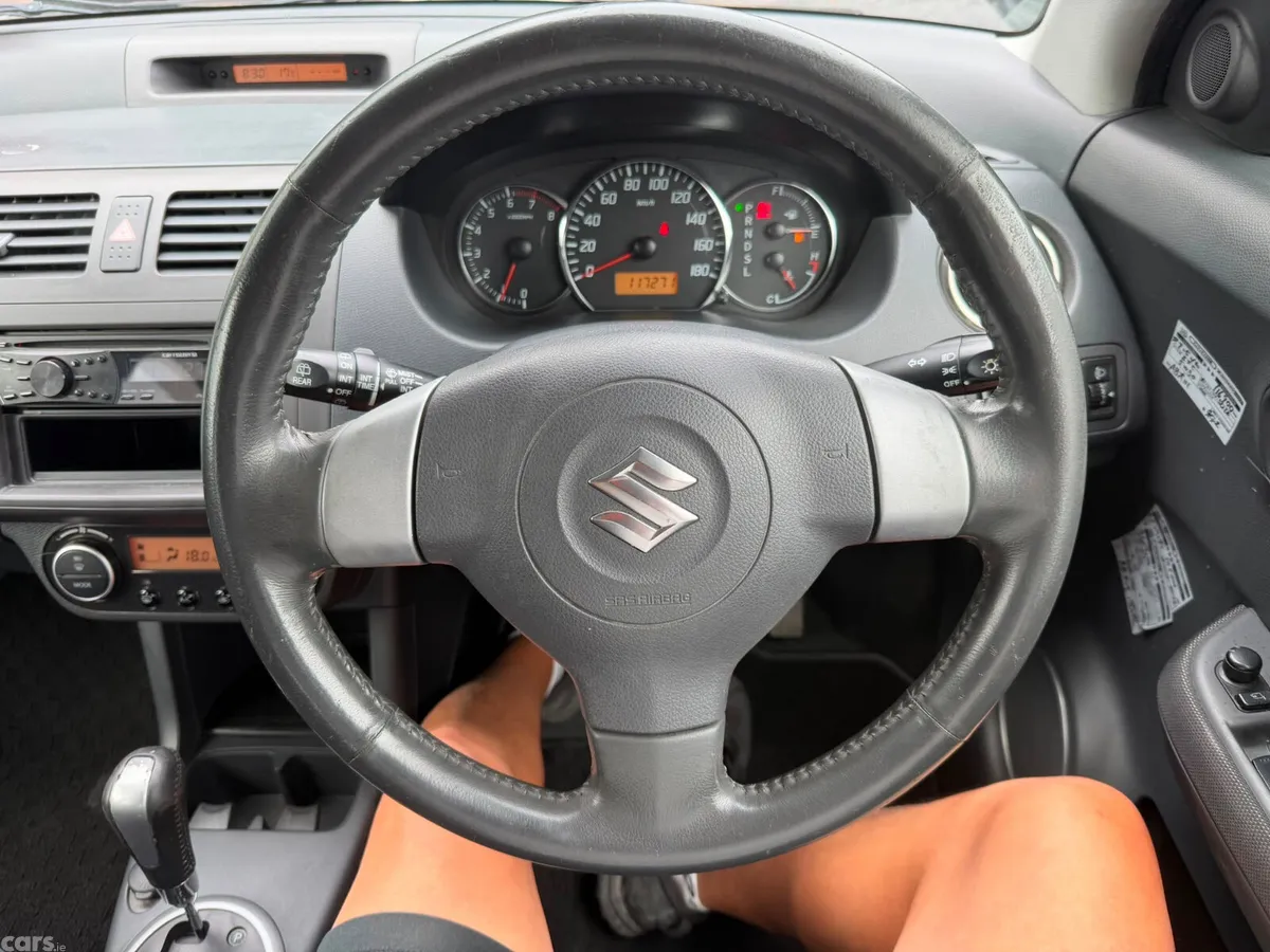 Suzuki Swift Hatchback, Petrol, 2009, White