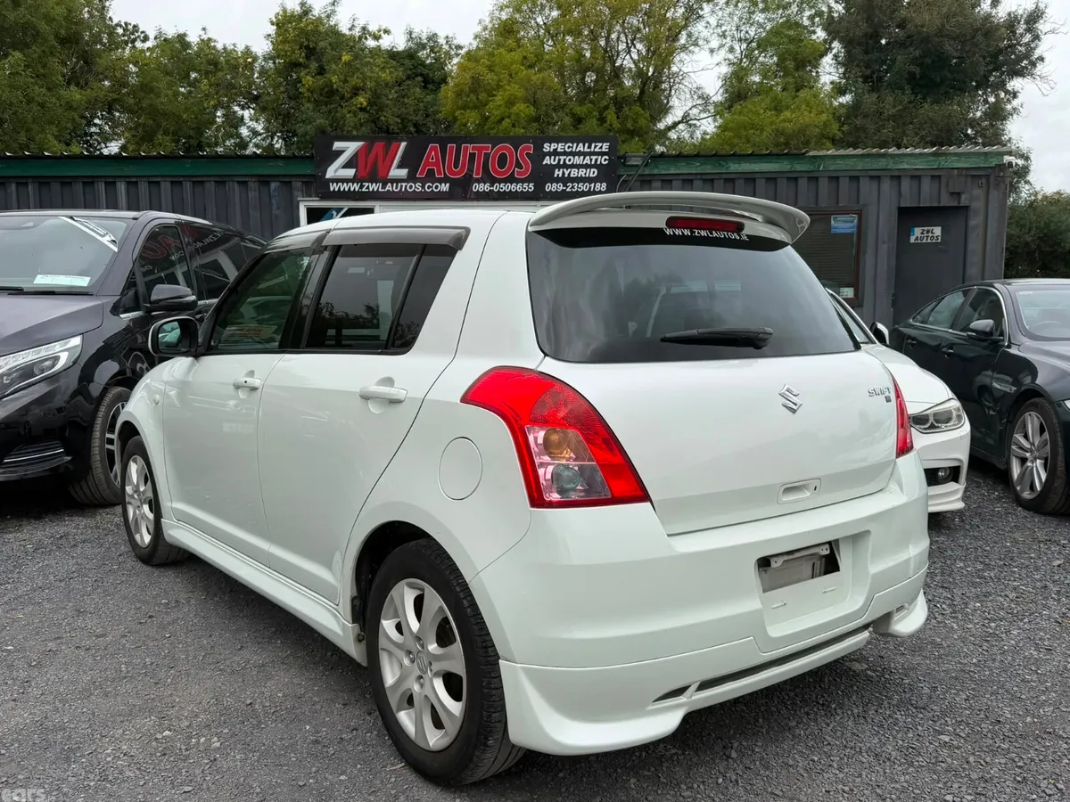 Suzuki Swift Hatchback, Petrol, 2009, White