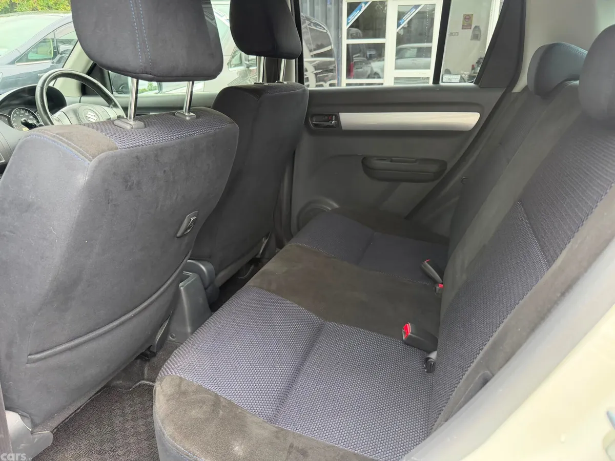 Suzuki Swift Hatchback, Petrol, 2009, White