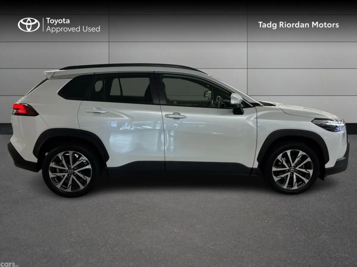 Toyota Corolla Cross Hatchback, Petrol Hybrid, 2023, White