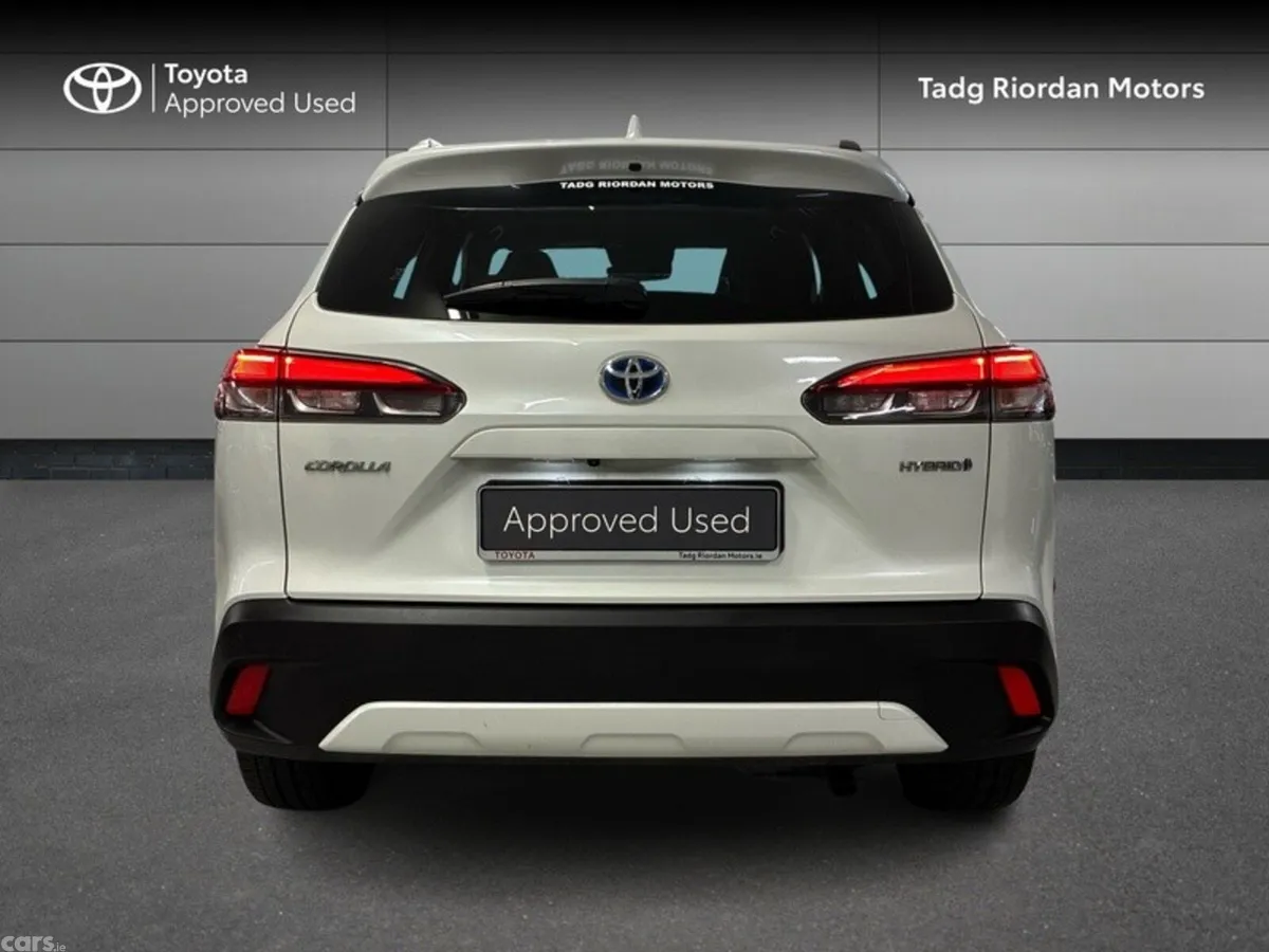 Toyota Corolla Cross Hatchback, Petrol Hybrid, 2023, White