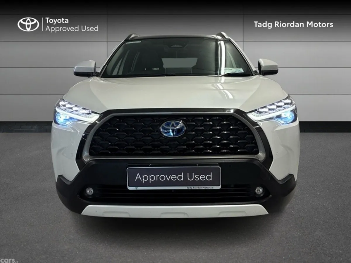 Toyota Corolla Cross Hatchback, Petrol Hybrid, 2023, White