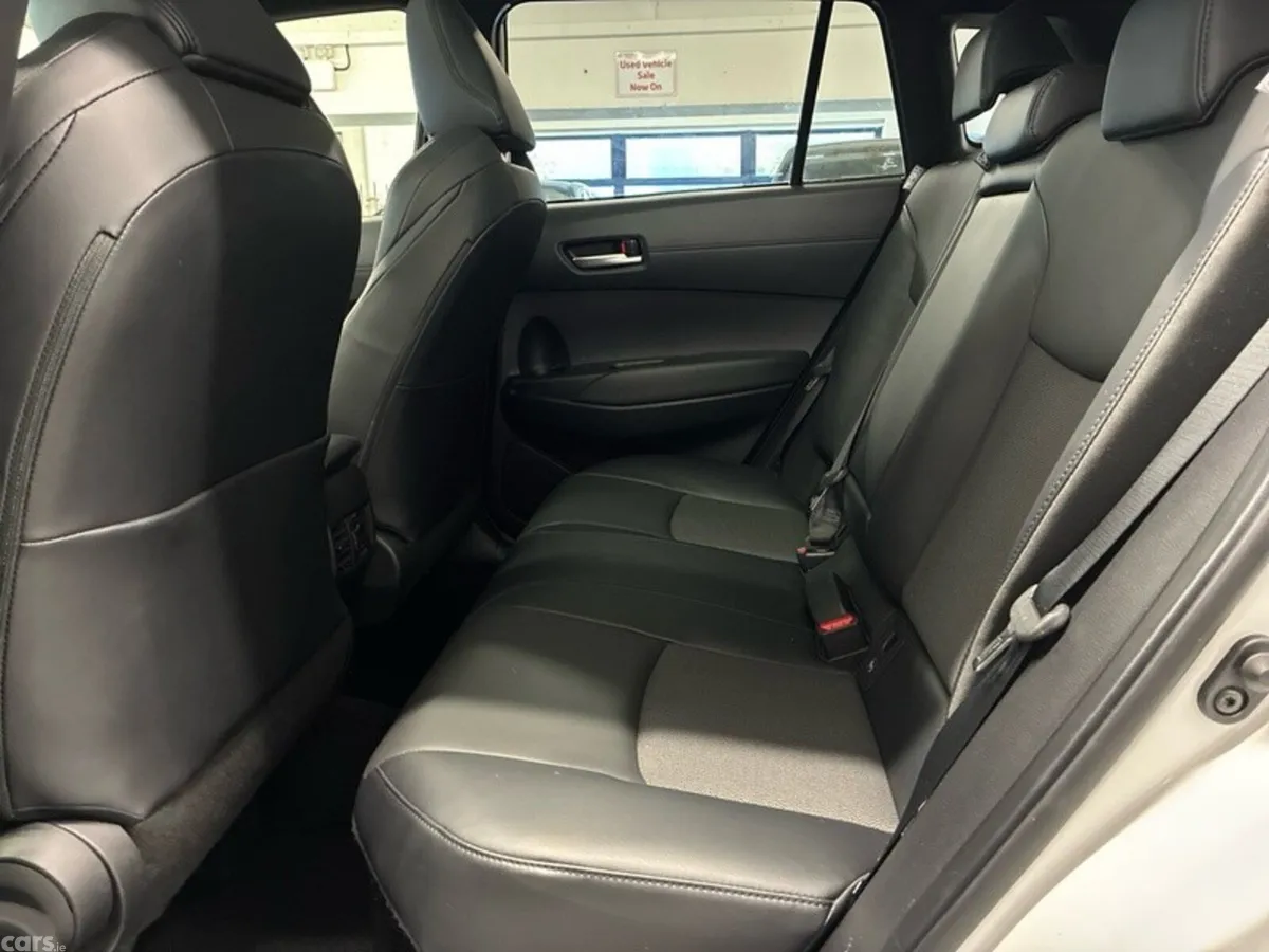 Toyota Corolla Cross Hatchback, Petrol Hybrid, 2023, White