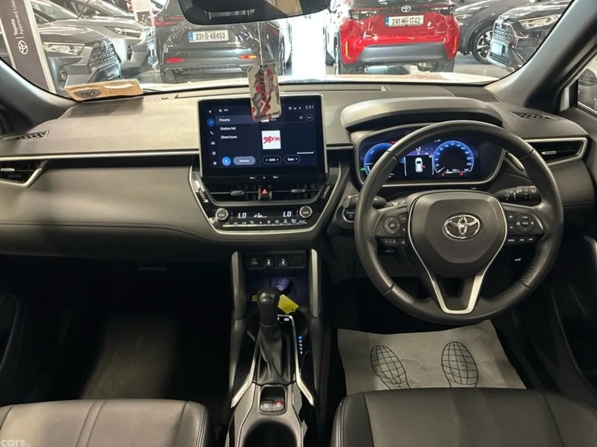 Toyota Corolla Cross Hatchback, Petrol Hybrid, 2023, White