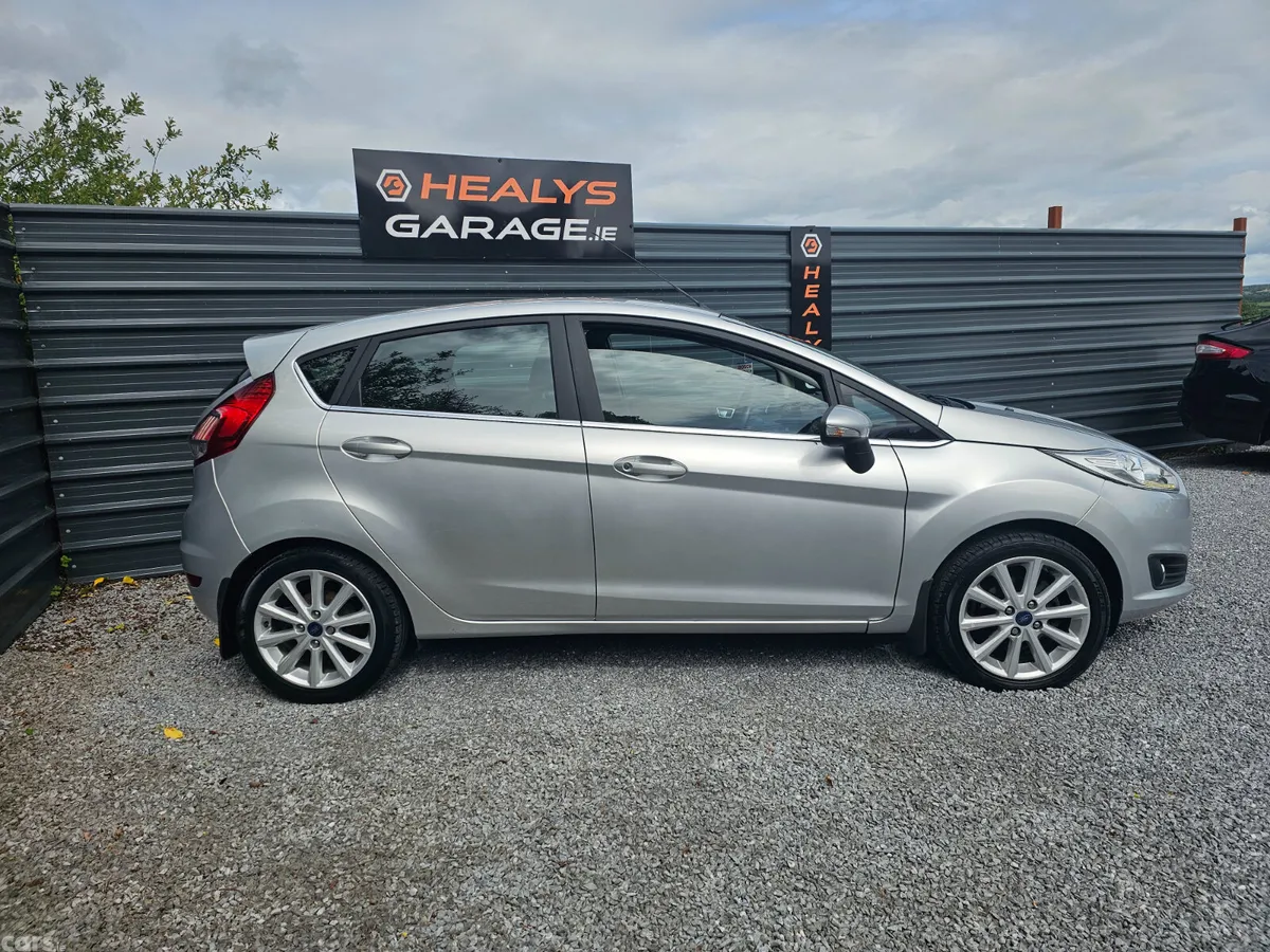 Ford Fiesta Hatchback, Petrol, 2017, Grey