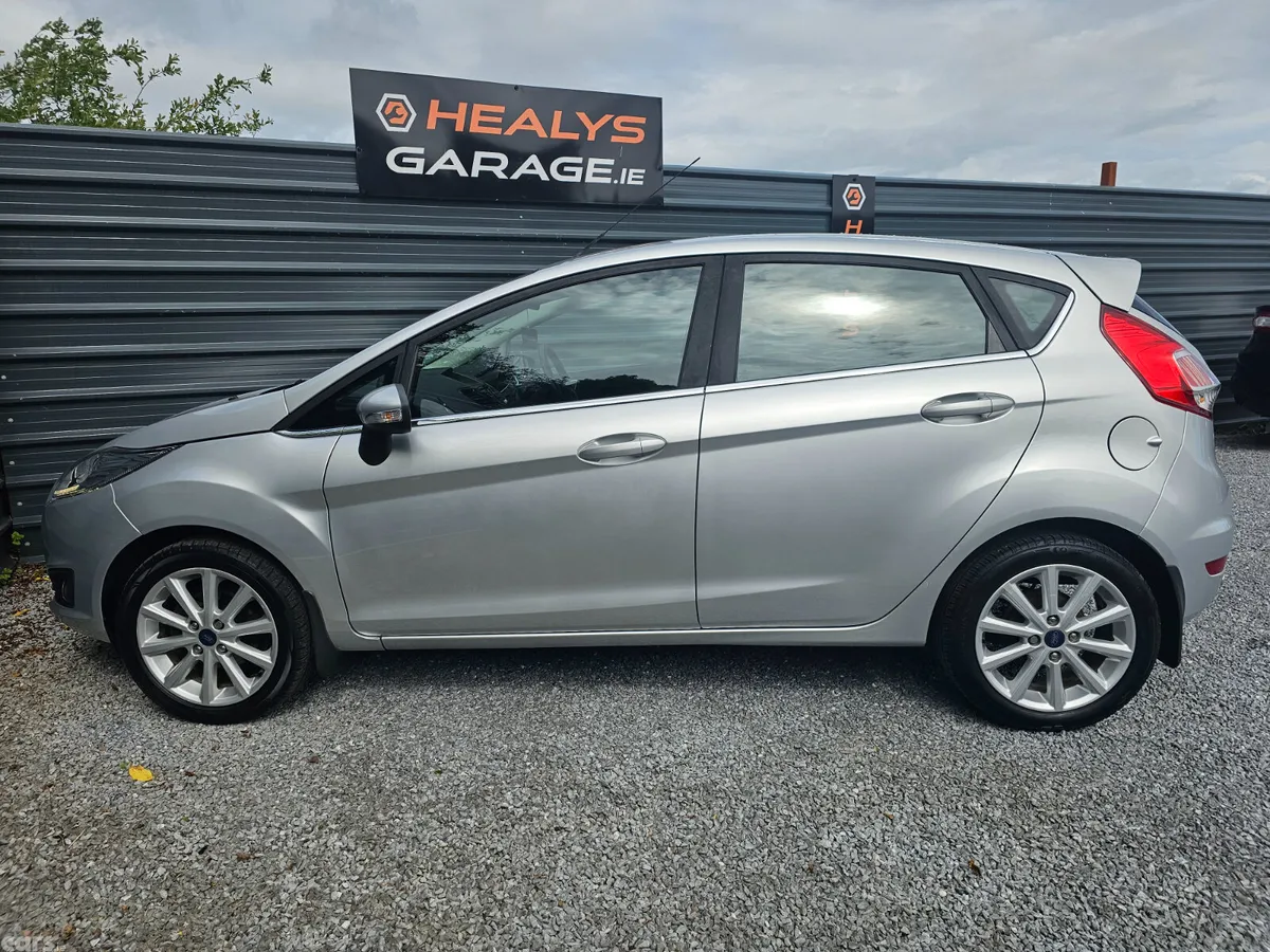 Ford Fiesta Hatchback, Petrol, 2017, Grey