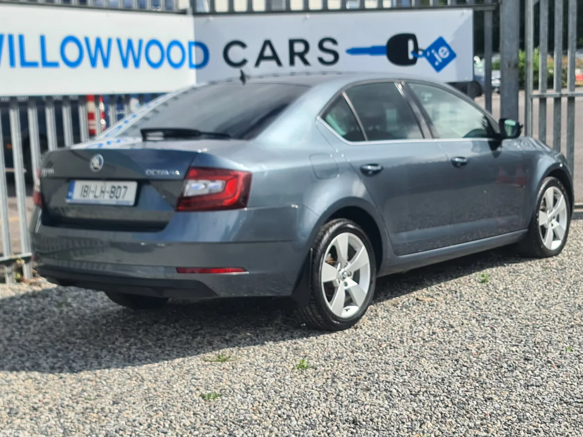 Skoda Octavia Saloon, Diesel, 2018, Grey