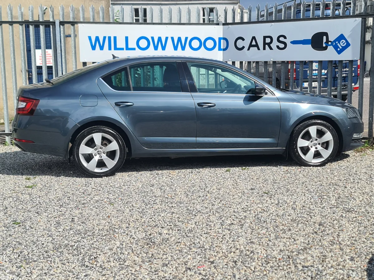 Skoda Octavia Saloon, Diesel, 2018, Grey