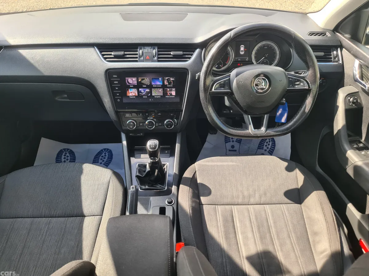 Skoda Octavia Saloon, Diesel, 2018, Grey