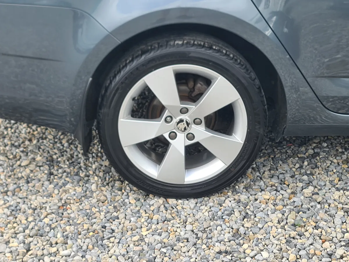 Skoda Octavia Saloon, Diesel, 2018, Grey