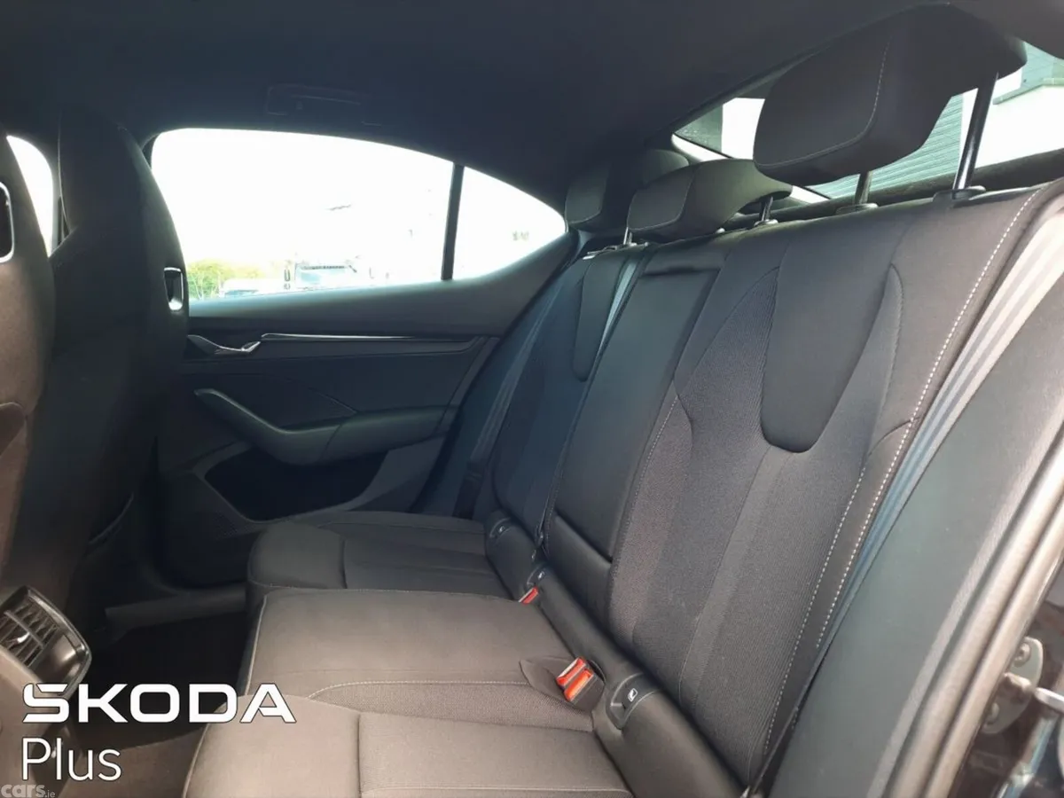 Skoda Octavia Saloon, Diesel, 2024, Black