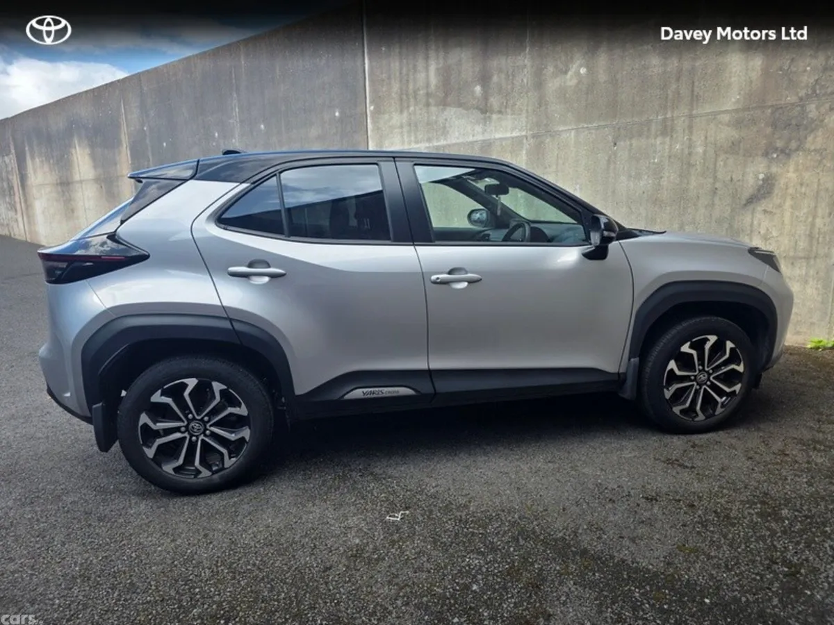 Toyota Yaris Cross Hatchback, Petrol Hybrid, 2023, Silver