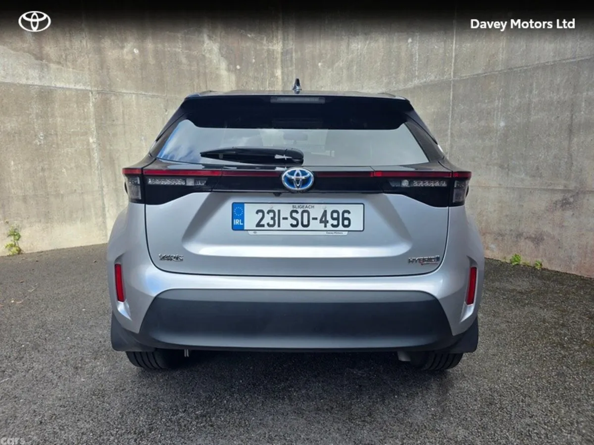 Toyota Yaris Cross Hatchback, Petrol Hybrid, 2023, Silver