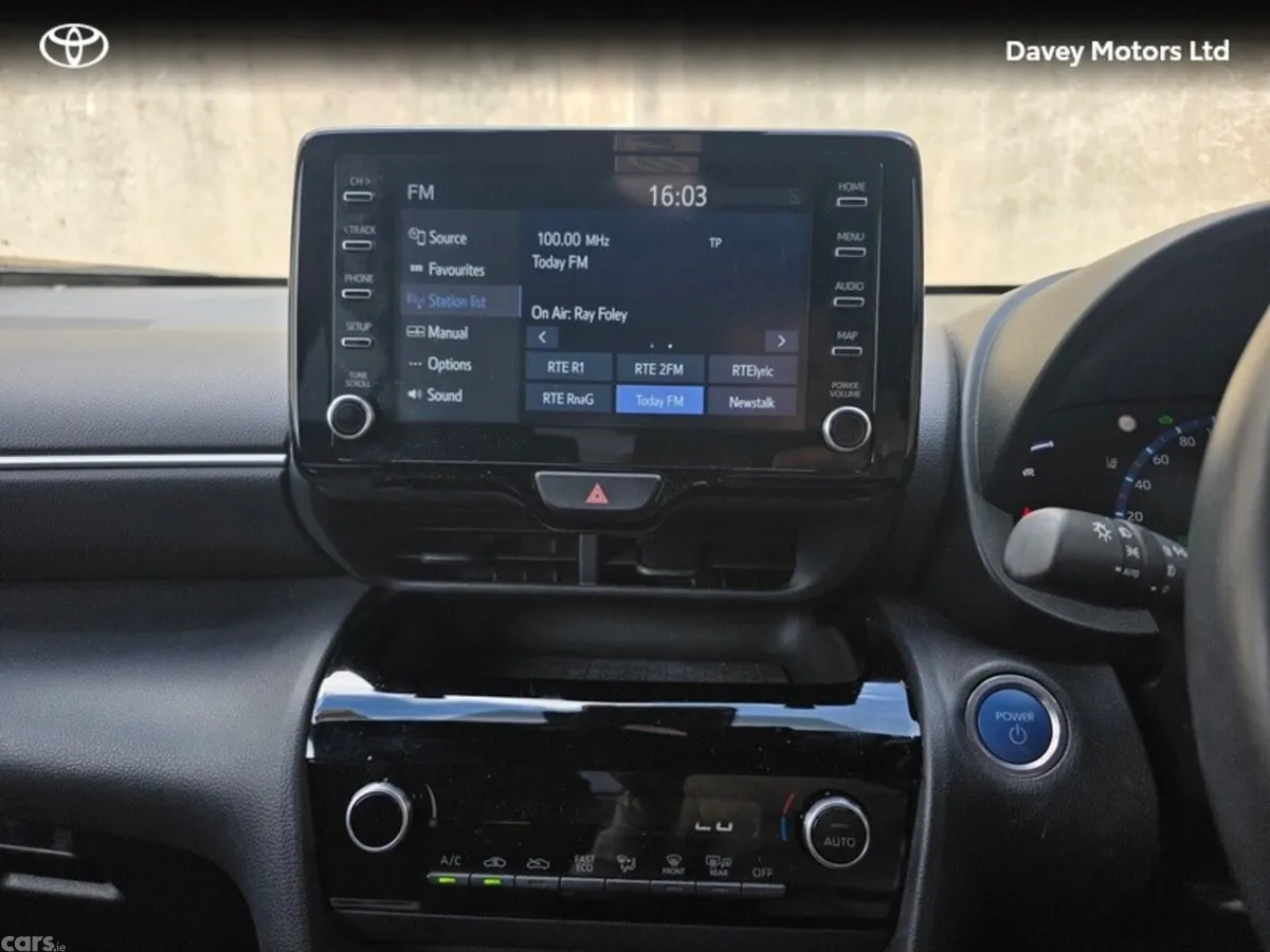 Toyota Yaris Cross Hatchback, Petrol Hybrid, 2023, Silver