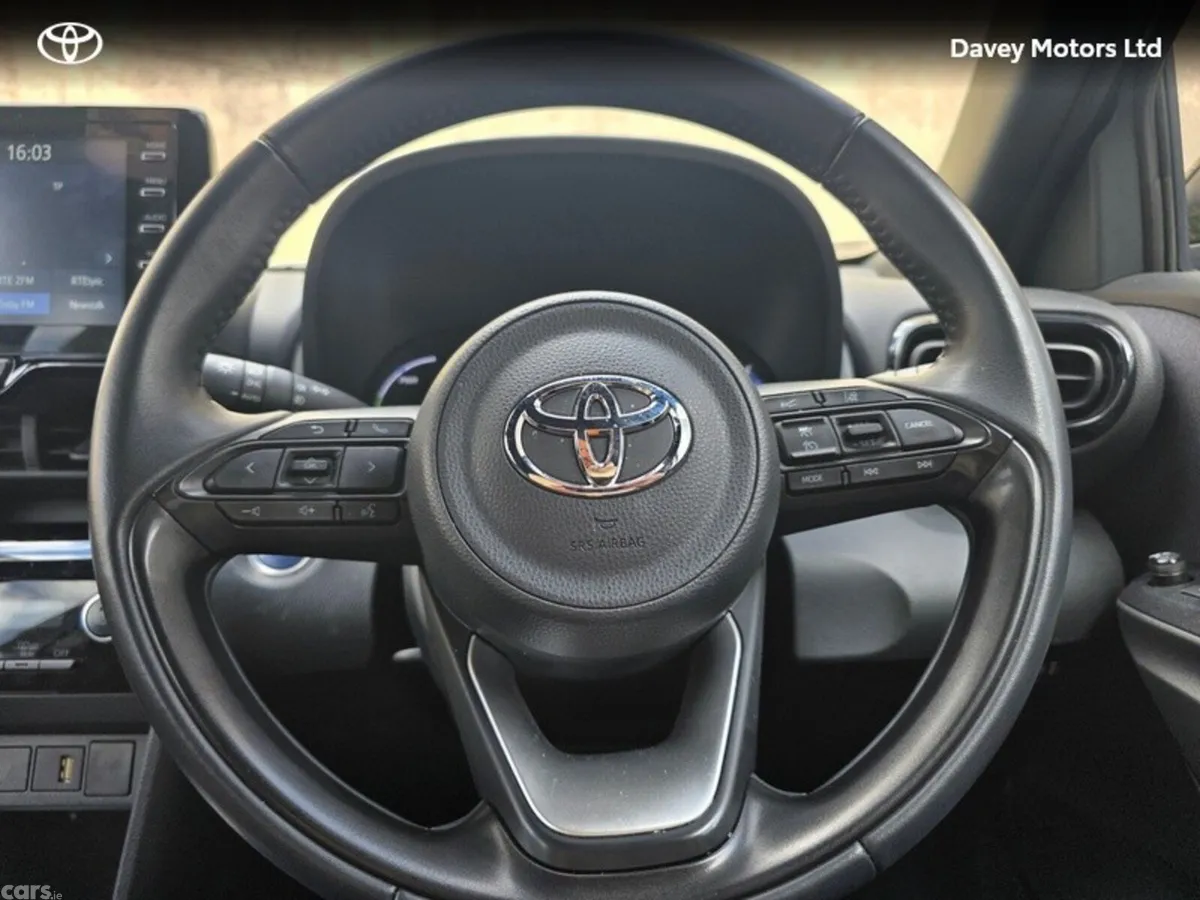 Toyota Yaris Cross Hatchback, Petrol Hybrid, 2023, Silver