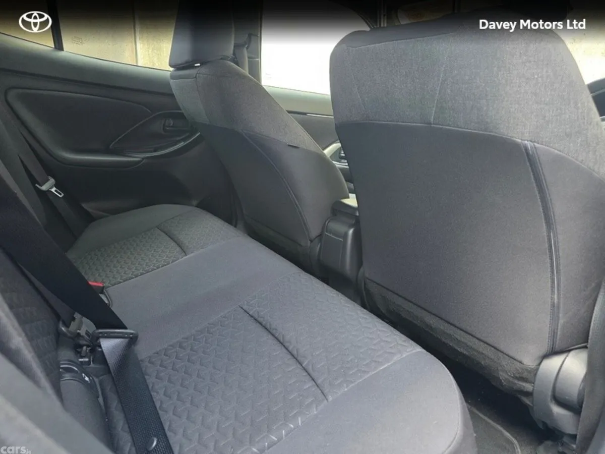Toyota Yaris Cross Hatchback, Petrol Hybrid, 2023, Silver