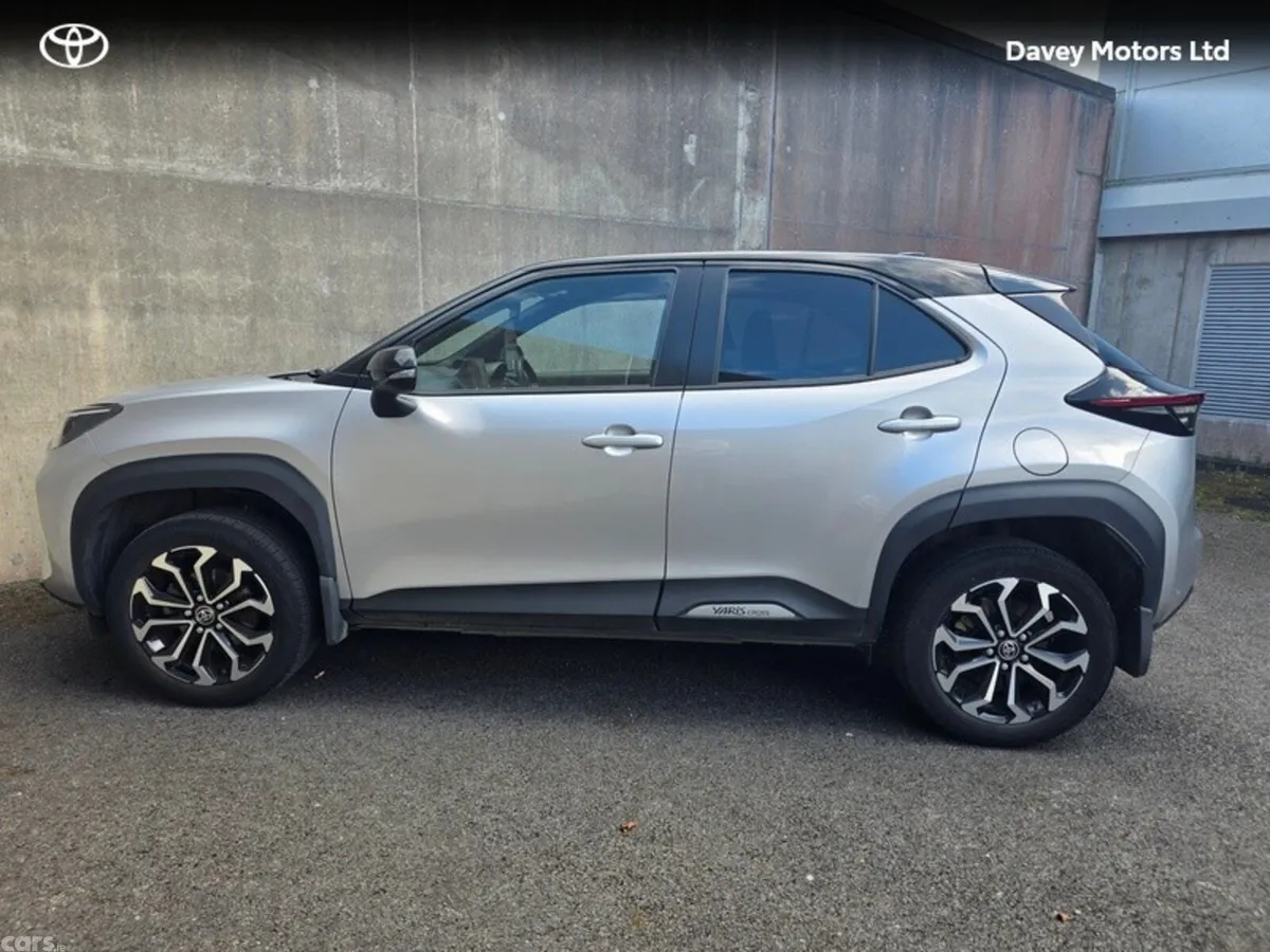 Toyota Yaris Cross Hatchback, Petrol Hybrid, 2023, Silver