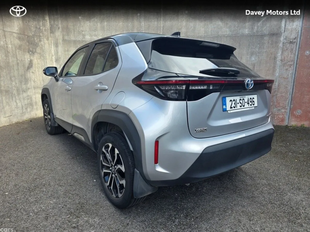 Toyota Yaris Cross Hatchback, Petrol Hybrid, 2023, Silver