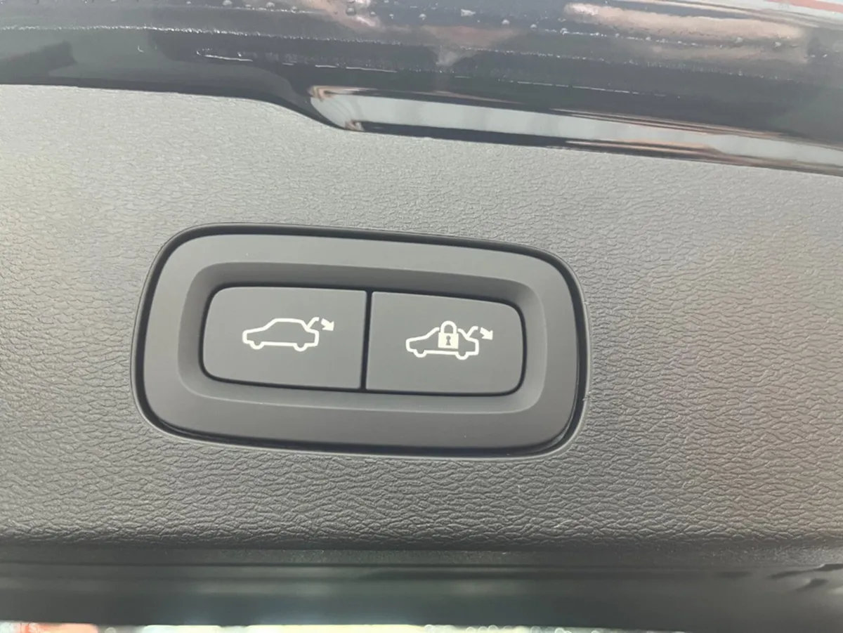 Volvo V60 Estate, Petrol Hybrid, 2025, Black