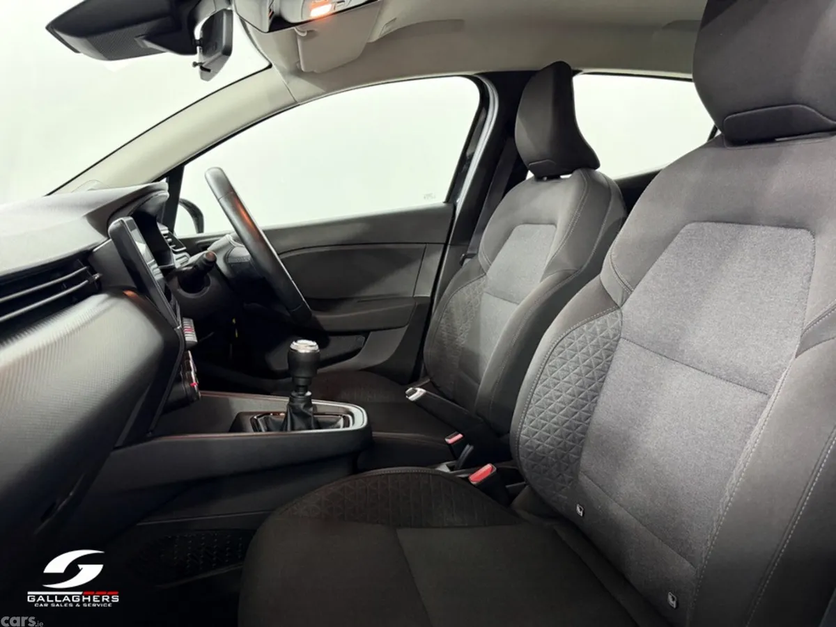 Renault Clio Hatchback, Petrol, 2022, Black